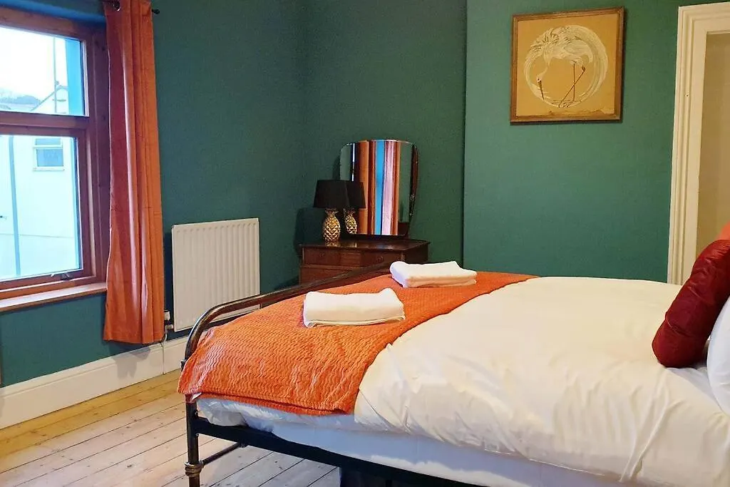 Vila Gorgeous Victorian House Sleeps 6 In Cardiff 0*,  Velká Británie