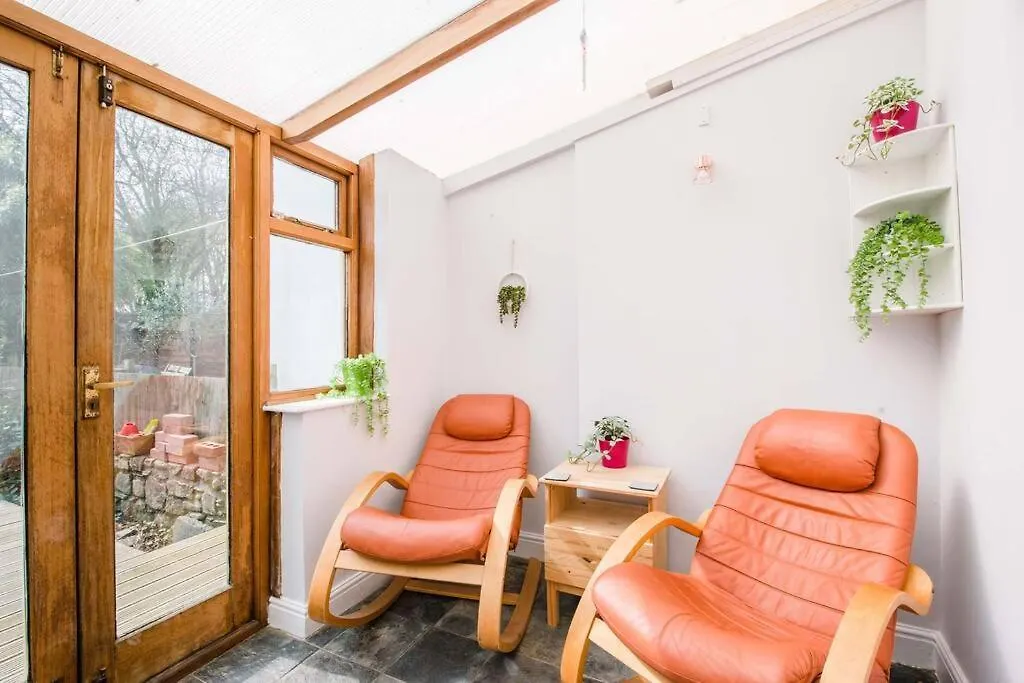 Vila Gorgeous Victorian House Sleeps 6 In Cardiff 0*,